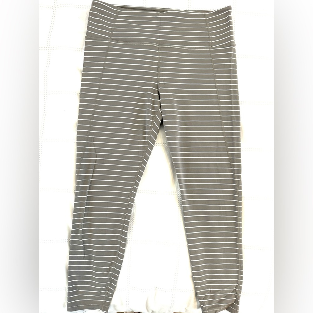 Athleta Chaturanga cropped striped legging L soft grey/white NWOT